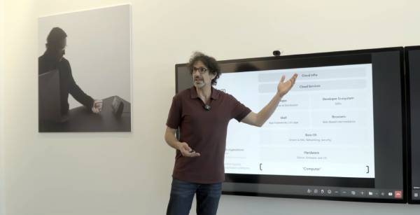Photo of Stevie Bathiche presenting Project Solara