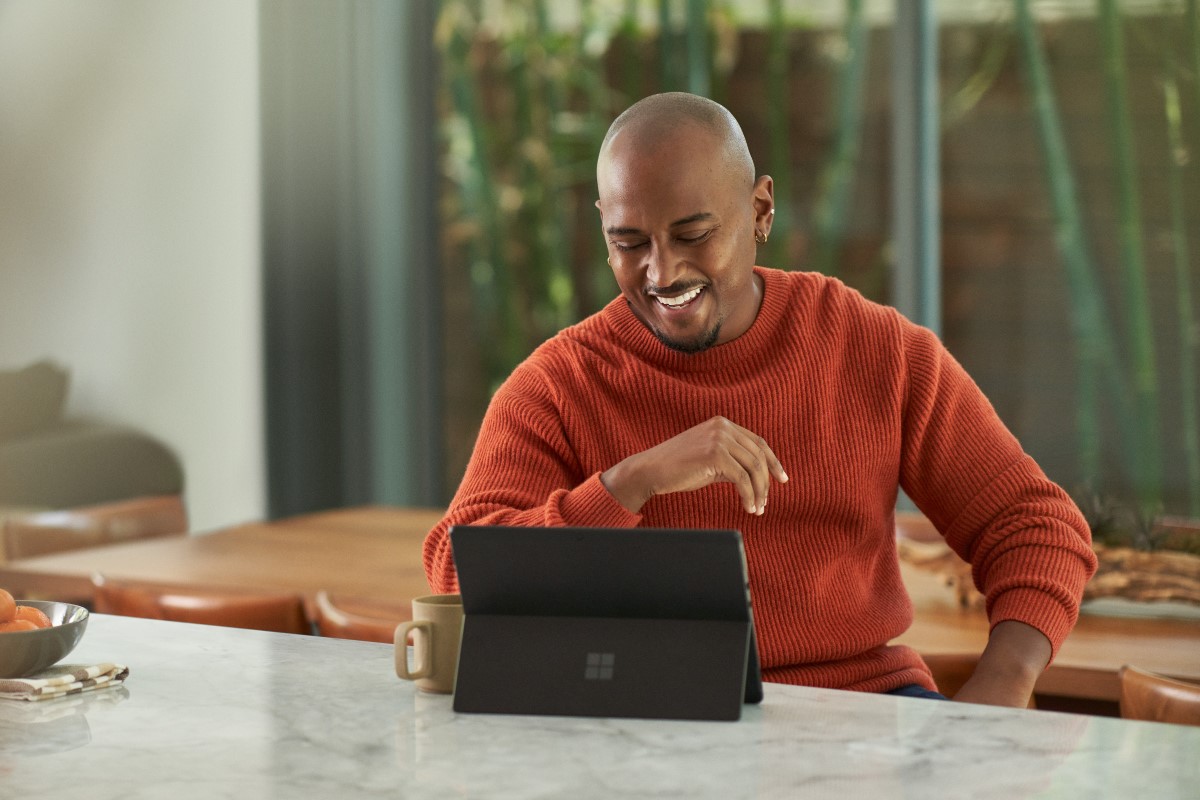 Seller working from home and is on a sales call via Microsoft Teams